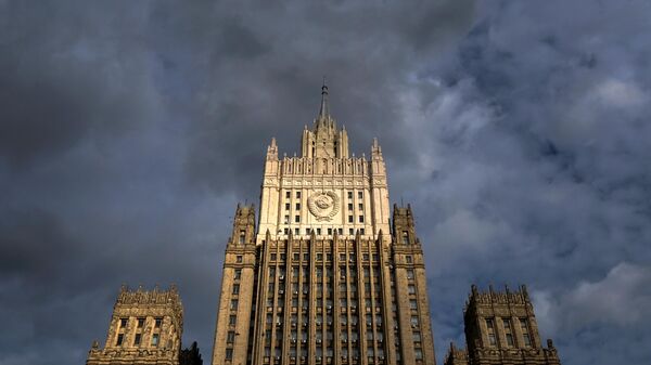 Russian Foreign Affairs Ministry building dominates the landscape against the sky, in Moscow - Sputnik International