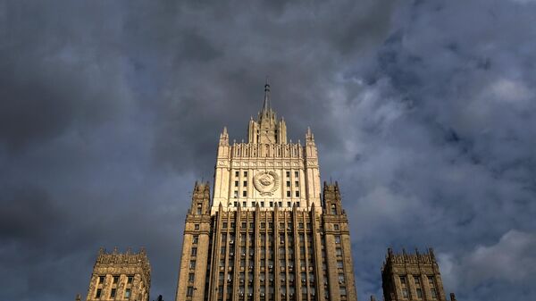 Russian Foreign Affairs Ministry building dominates the landscape against the sky, in Moscow - Sputnik International
