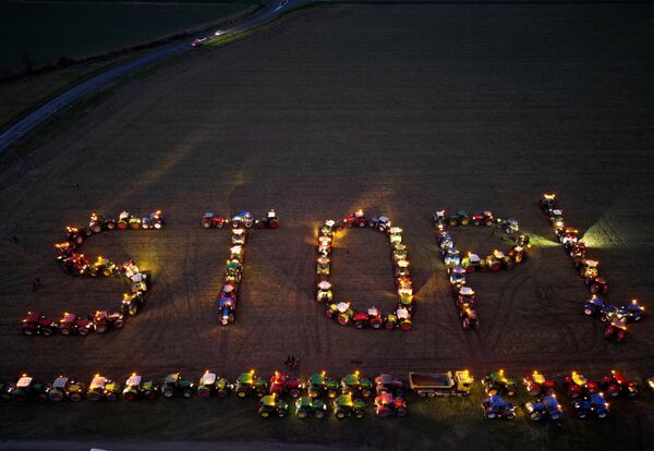 An aerial view shows tractors positioned to read &quot;STOP !&quot; during a farmers&#x27; protest over a number issues affecting their sector in Maille, central France. - Sputnik International
