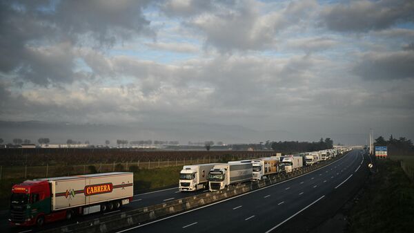 This photograph shows traffic queing on the A7 motorway as a result of a farmer's blockade.  - Sputnik International