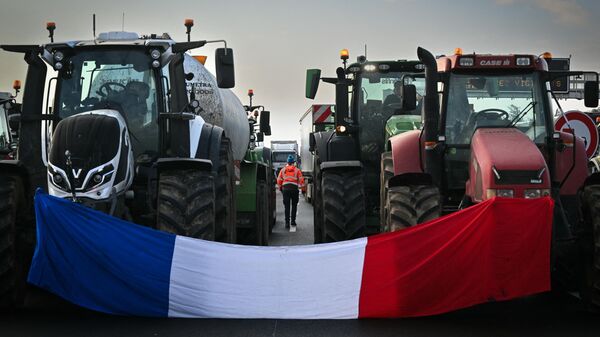 This photograph shows the French national flag drapped between two tractors as farmers block the A7 motorway near Albon, southeastern France.  - Sputnik International