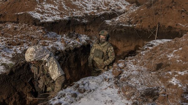 Ukrainian soldiers walk in a trench near the frontline, outside Kupiansk, Kharkov region, on January 23, 2024. - Sputnik International
