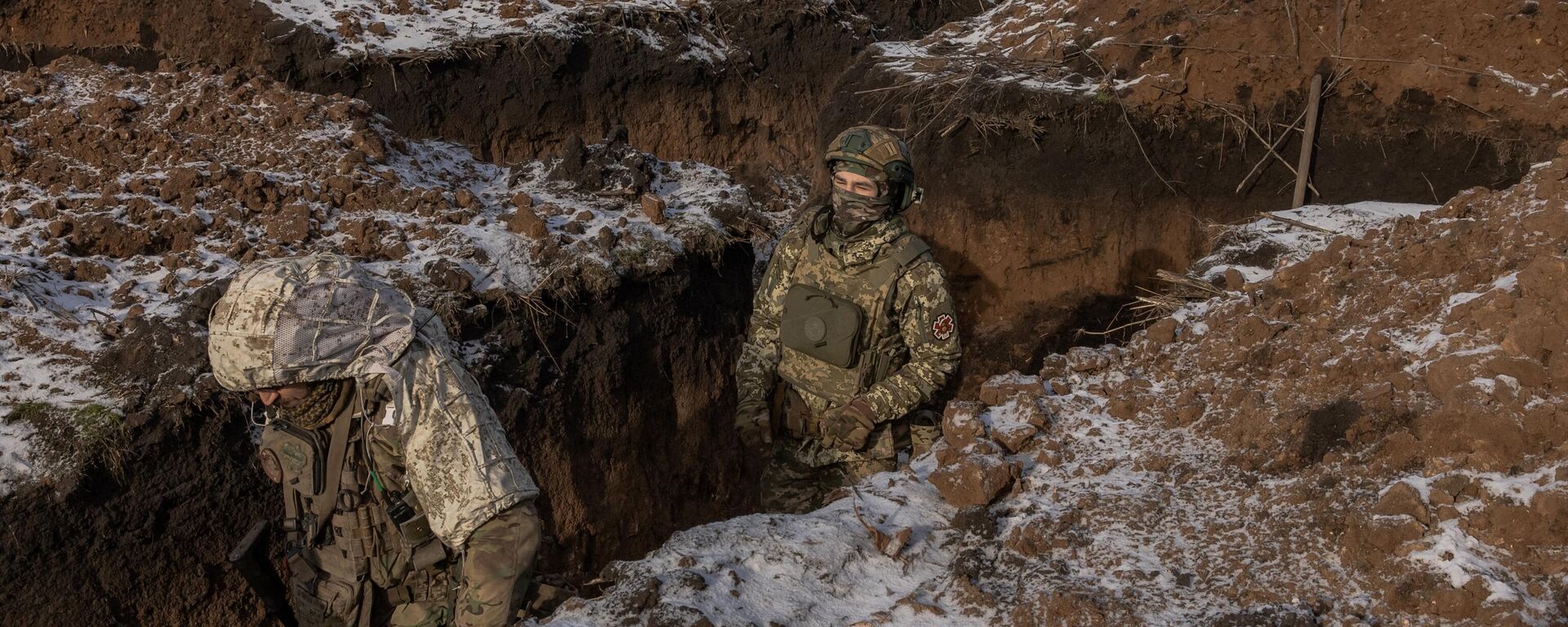 Ukrainian soldiers walk in a trench near the frontline, outside Kupiansk, Kharkov region, on January 23, 2024. - Sputnik International, 1920, 09.02.2024