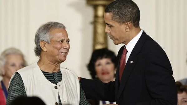 President Barack Obama presents the 2009 Presidential Medal of Freedom to Muhammad Yunus - Sputnik International