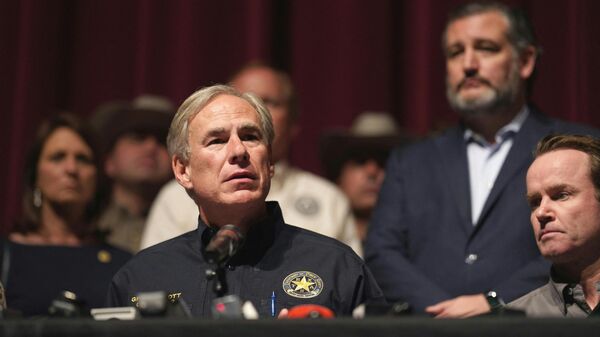 Texas Governor Greg Abbott with other officials, holds a press conference to provide updates on the Uvalde elementary school shooting, at Uvalde High School in Uvalde, Texas on May 25, 2022 - Sputnik International