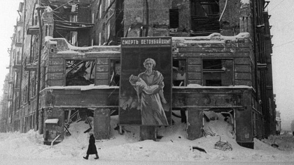 A destroyed apartment house on Ligovsky Prospekt after the bombing of Leningrad. - Sputnik International
