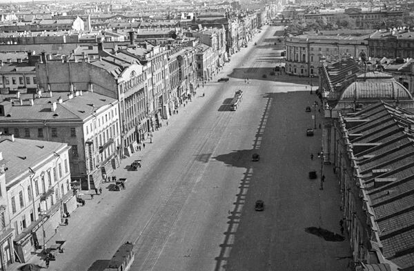 A view of Nevsky Prospekt in Leningrad during the siege. - Sputnik International