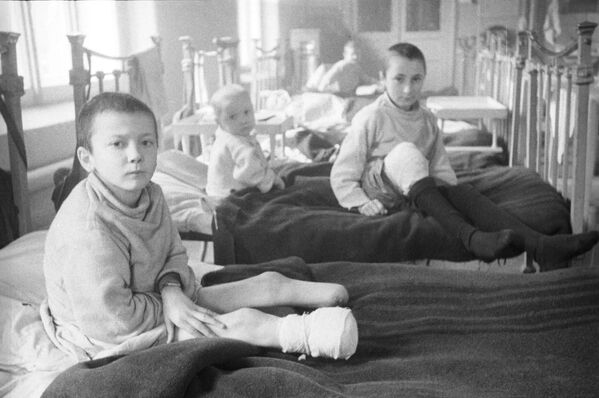 Children who suffered from Nazi shelling and bombardment in a Leningrad hospital during the Siege of Leningrad (September 8, 1941 - January 27, 1944). - Sputnik International