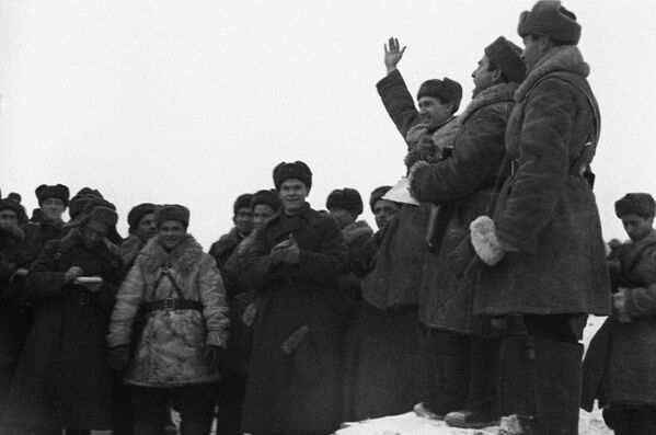 The blockade ring of Leningrad was breached on January 18, 1943. The meeting of the armies of the Leningrad and Volkhov Fronts after the breakthrough, the Great Patriotic War 1941-1945. - Sputnik International