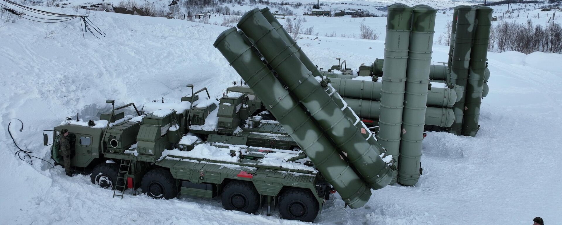 A view shows S-400 Triumph missile air defence systems at the Russian Northern Fleet's base of Gadzhiyevo in Murmansk region, Russia - Sputnik International, 1920, 27.01.2024