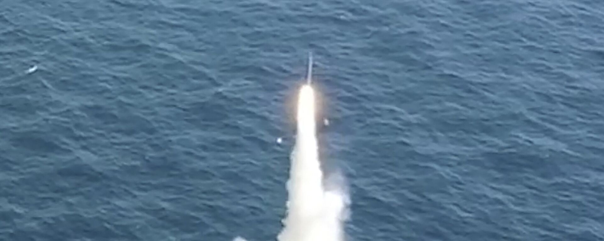 In this image taken from video provided by the South Korea Defense Ministry, South Korea's first underwater-launched ballistic missile is test-fired from a 3,000-ton-class submarine at an undisclosed location in the waters of South Korea, Wednesday, Sept. 15, 2021 - Sputnik International, 1920, 29.01.2024