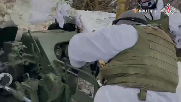 Crews of D-30 howitzers destroyed Ukrainian forces in the Kupyansk region - Sputnik International
