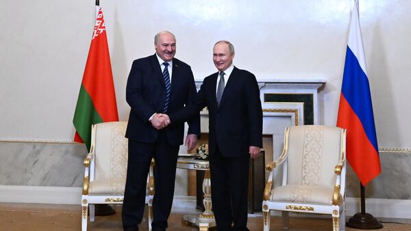 Russian President Vladimir Putin and Belarusian President Alexander Lukashenko - Sputnik International