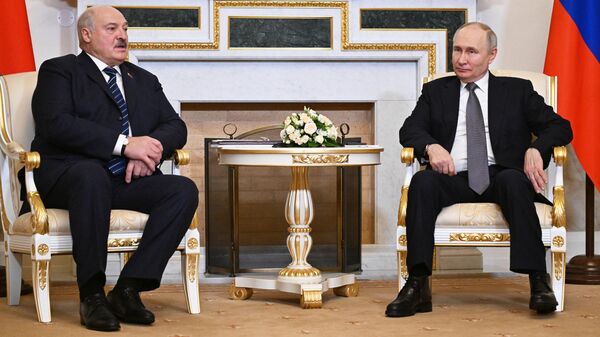 Russian President Vladimir Putin and Belarusian President Alexander Lukashenko  - Sputnik International