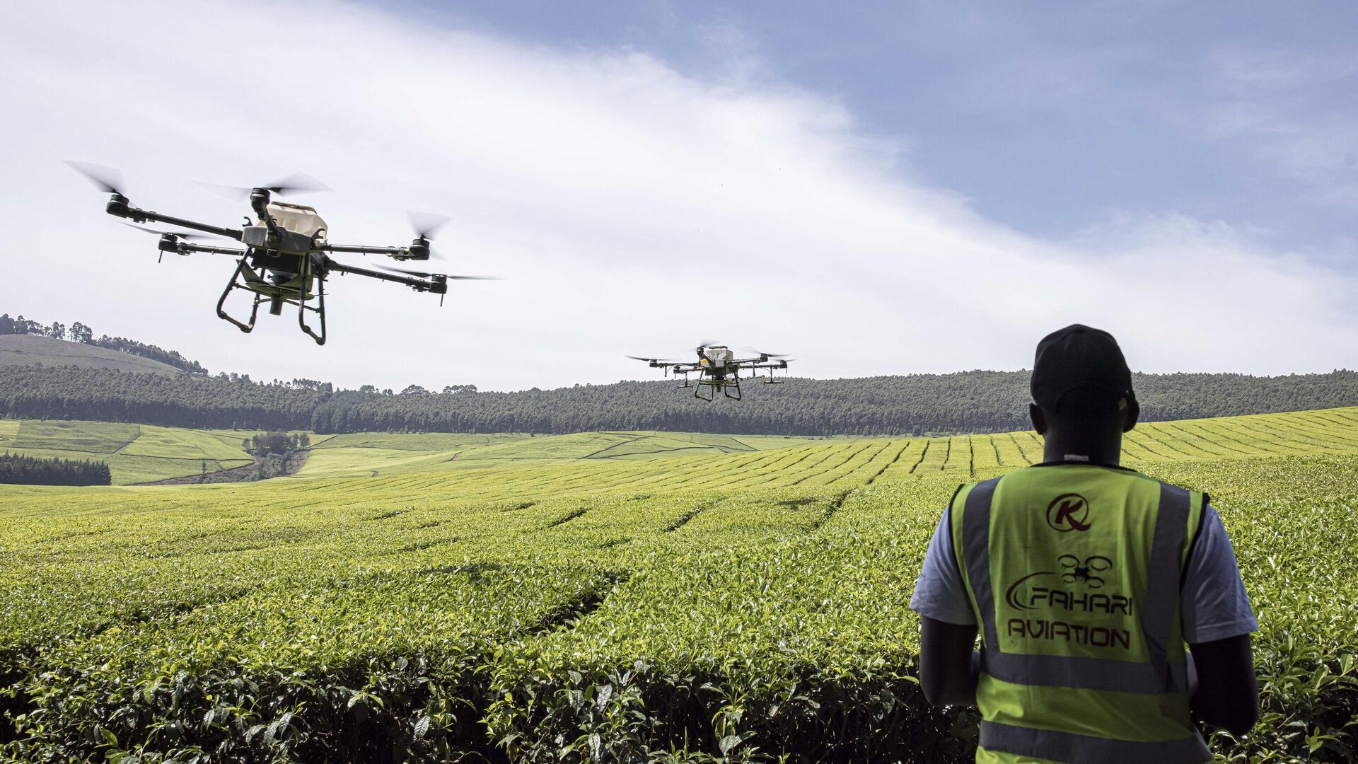 A Kenya Airways employee controls an unmanned aerial vehicle (UAV) as it spreads fertilizer over a tea farm at Kipkebe Tea Estate in Musereita on October 21, 2022 - Sputnik International, 1920, 30.01.2024