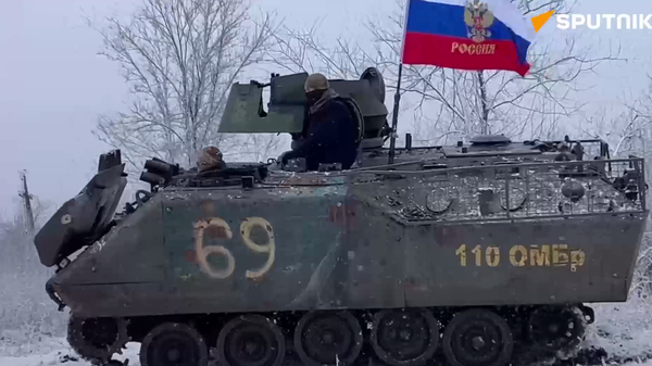 Russian Forces Operate Captured M113 - Sputnik International