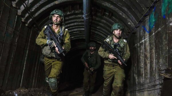 Israeli soldiers are seen in a tunnel that the military says Hamas militants used to attack the Erez crossing in the northern Gaza Strip - Sputnik International