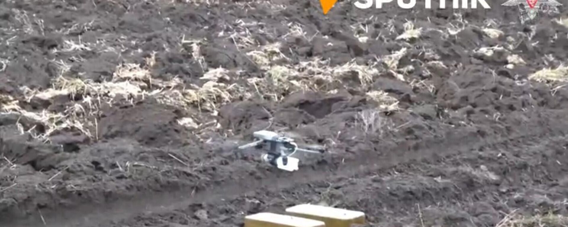 Russian operators of UAVs and FPV drones eliminate Ukrainian manpower and armored vehicles in the south of the DPR - Sputnik International, 1920, 01.02.2024