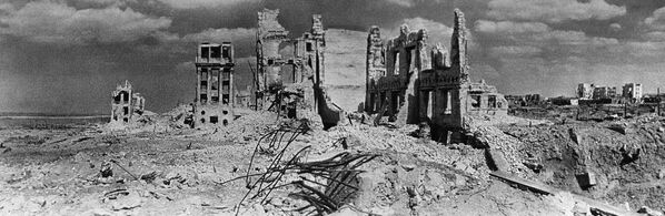 The war-torn city center at the end of the Battle of Stalingrad. - Sputnik International