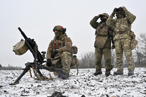 Vega soldiers using an automatic grenade launcher during combat training, LPR. - Sputnik International