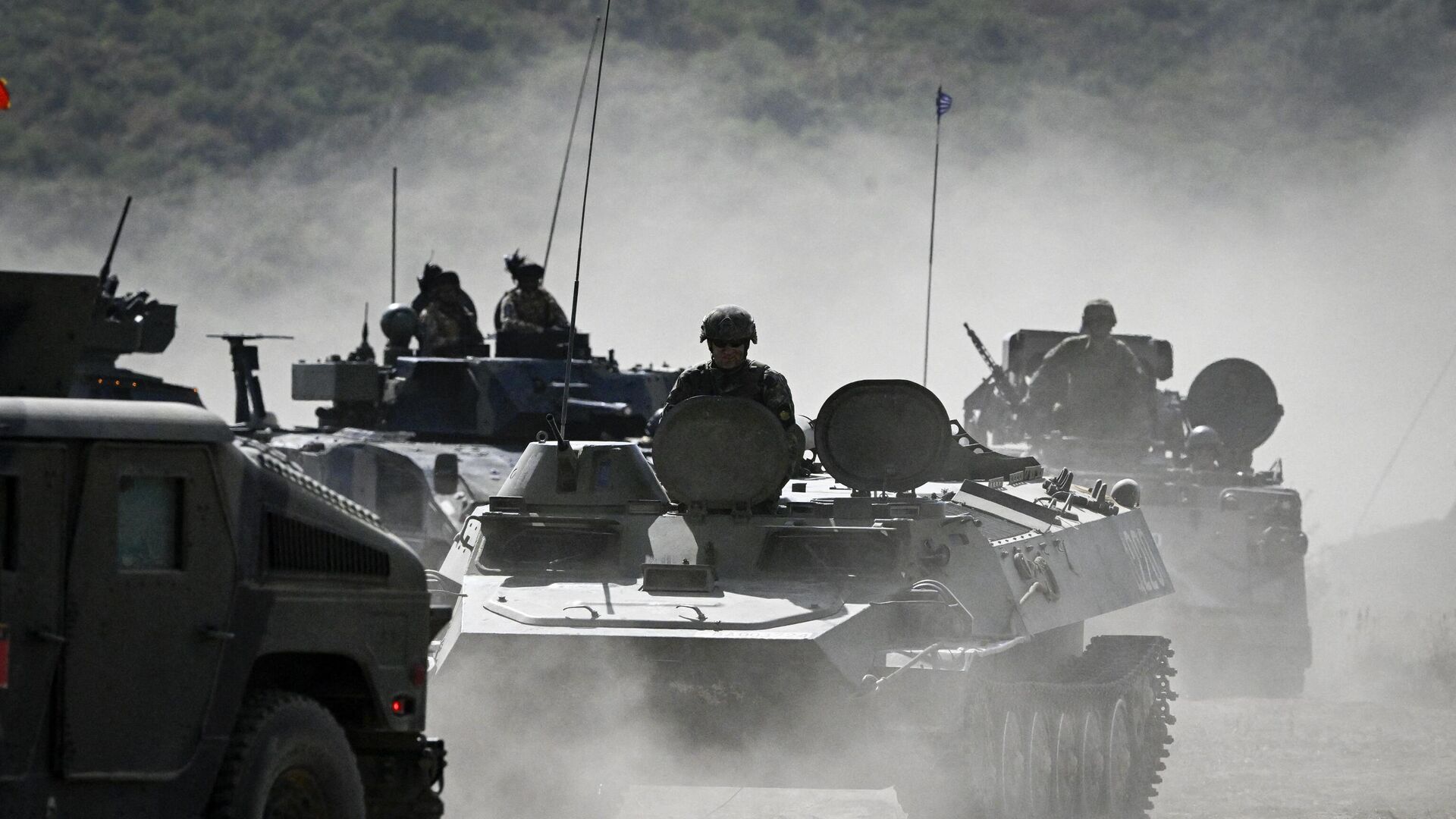 Servicemen drive armoured vehicles as they take part in the NATO Noble Blueprint 23 joint military exercise at the Novo Selo military ground, northwestern Bulgaria, on September 26, 2023.  - Sputnik International, 1920, 04.02.2024