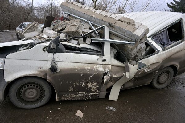 Wreckage of a car in Lisichansk, destroyed during a shelling. - Sputnik International