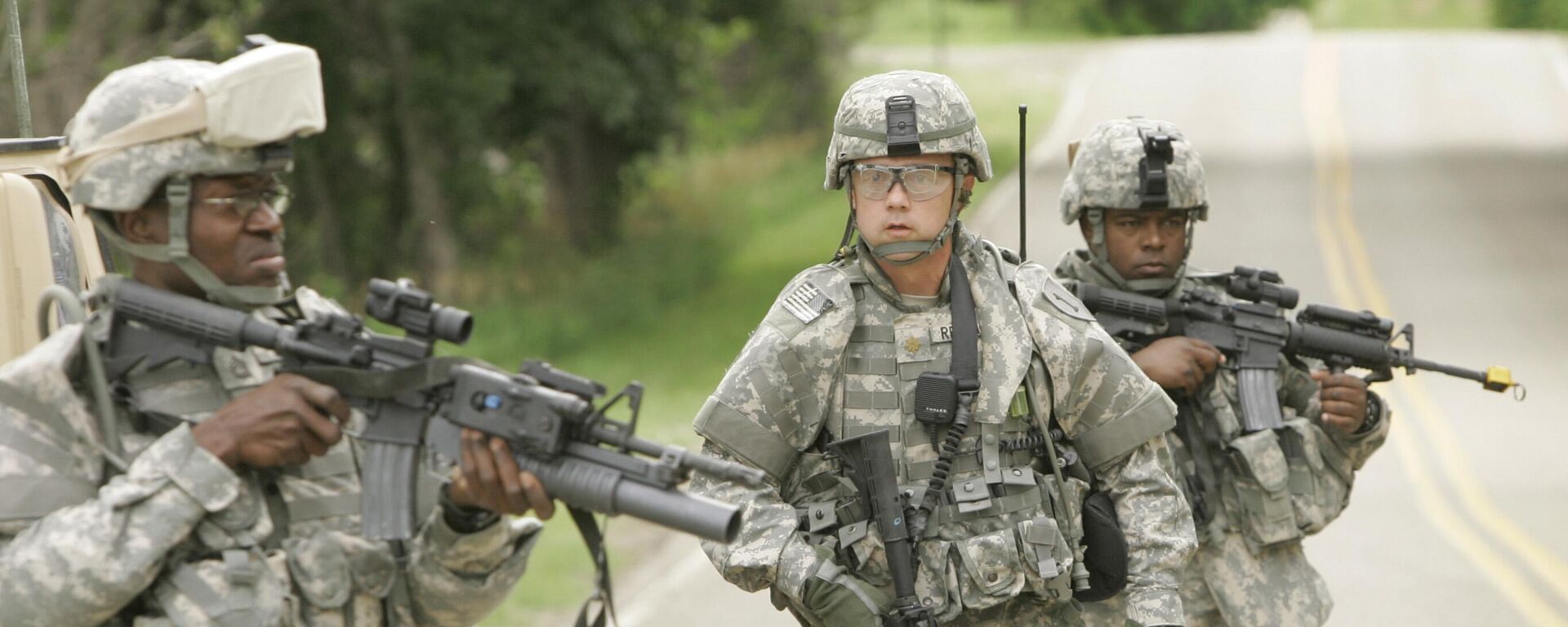 Maj. Aaron Reisinger leads Team Mojo during training at Fort Riley, Kan., Thursday, June 28, 2007 - Sputnik International, 1920, 27.11.2025