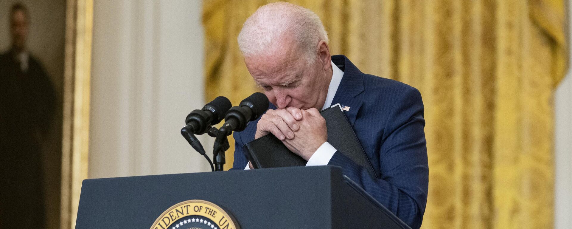 US President Joe Biden pauses as he listens to a question about the bombings at the Kabul airport that killed at least 12 U.S. service members, from the East Room of the White House, Thursday, Aug. 26, 2021, in Washington - Sputnik International, 1920, 15.02.2024