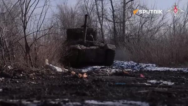 A Russian T-72B3 tank crew took out a Ukrainian anti-tank missile system crew - Sputnik International