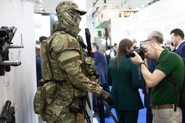 VKPO 3.0 uniform produced by Kalashnikov Concern at the World Defense Show-2024. - Sputnik International