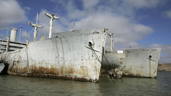 This June 29, 2007 file photo shows a trio of aging and rusting World War II Victory ships anchored together at the Suisun Bay Reserve Fleet in Suisun Bay, Calif. Federal scientists reported Thursday that a fleet of mothballed warships rotting in waters near San Francisco Bay is not a major source of environmental contamination - Sputnik International