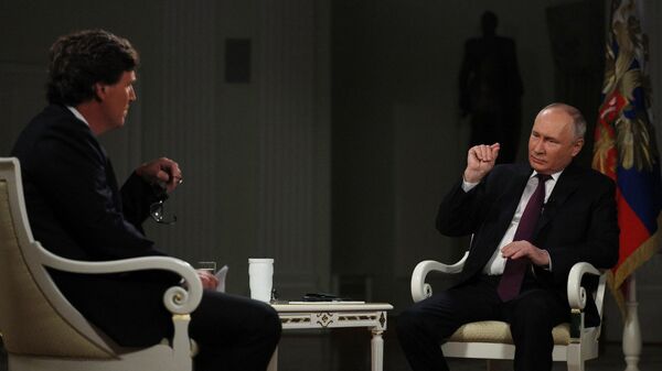 Russian President Vladimir Putin speaks during an interview with US journalist Tucker Carlson - Sputnik International