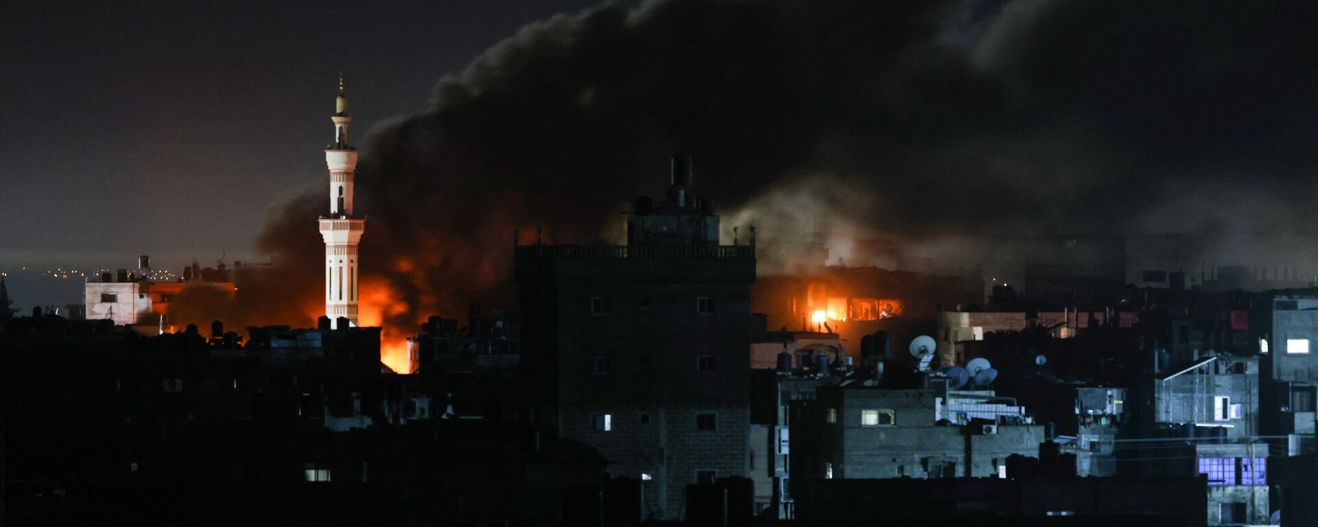 Smoke billows during Israeli bombardment over Rafah in the southern Gaza Strip on February 12, 2024 - Sputnik International, 1920, 19.02.2024