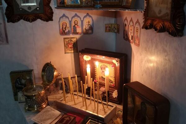 The shrine set up at one of the Orthodox Christian battalion, where Father Igor blesses the soldiers. - Sputnik International