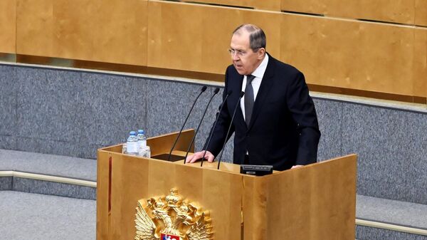 Russian Foreign Minister Sergey Lavrov addresses lawmakers during a session at the State Duma - Sputnik International