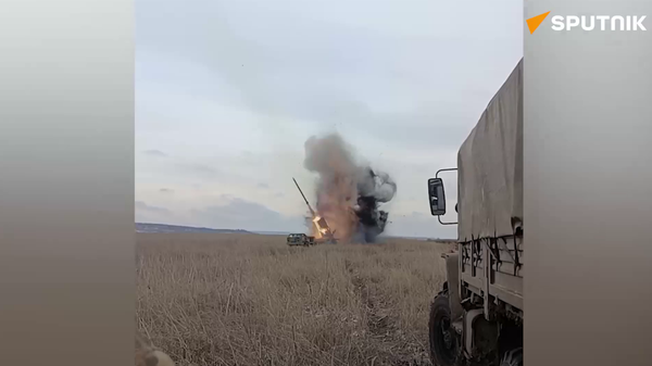 Russian Rocket Artillery Strikes Deep Behind Ukrainian Lines - Sputnik International