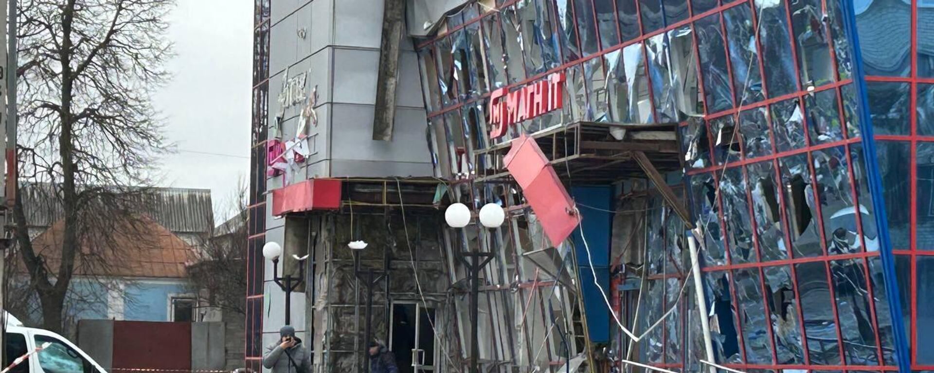 A shopping mall damaged by Ukrainian missiles in Russia's Belgorod - Sputnik International, 1920, 15.02.2024
