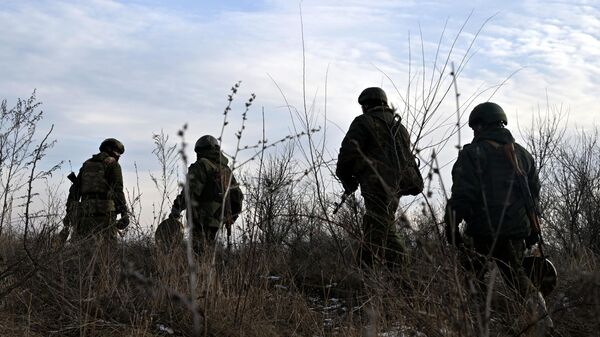Russian servicemen take part in a training exercise amid Russia's military operation in Ukraine - Sputnik International