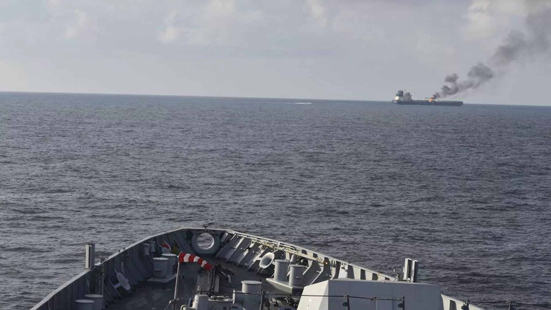 In this photo provided by the Indian Navy on Saturday, Jan. 27, 2024, a view of the oil tanker Marlin Luanda in the background, on fire after an attack, in the Gulf of Aden, taken from the Indian navy guided missile destroyer INS Visakhapatnam - Sputnik International, 1920, 13.08.2024