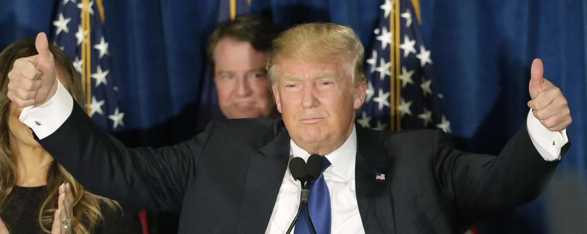 Republican presidential candidate, businessman Donald Trump gives thumbs up to supporters during a primary night rally, Tuesday, Feb. 9, 2016, in Manchester, N.H. - Sputnik International, 1920, 16.02.2024