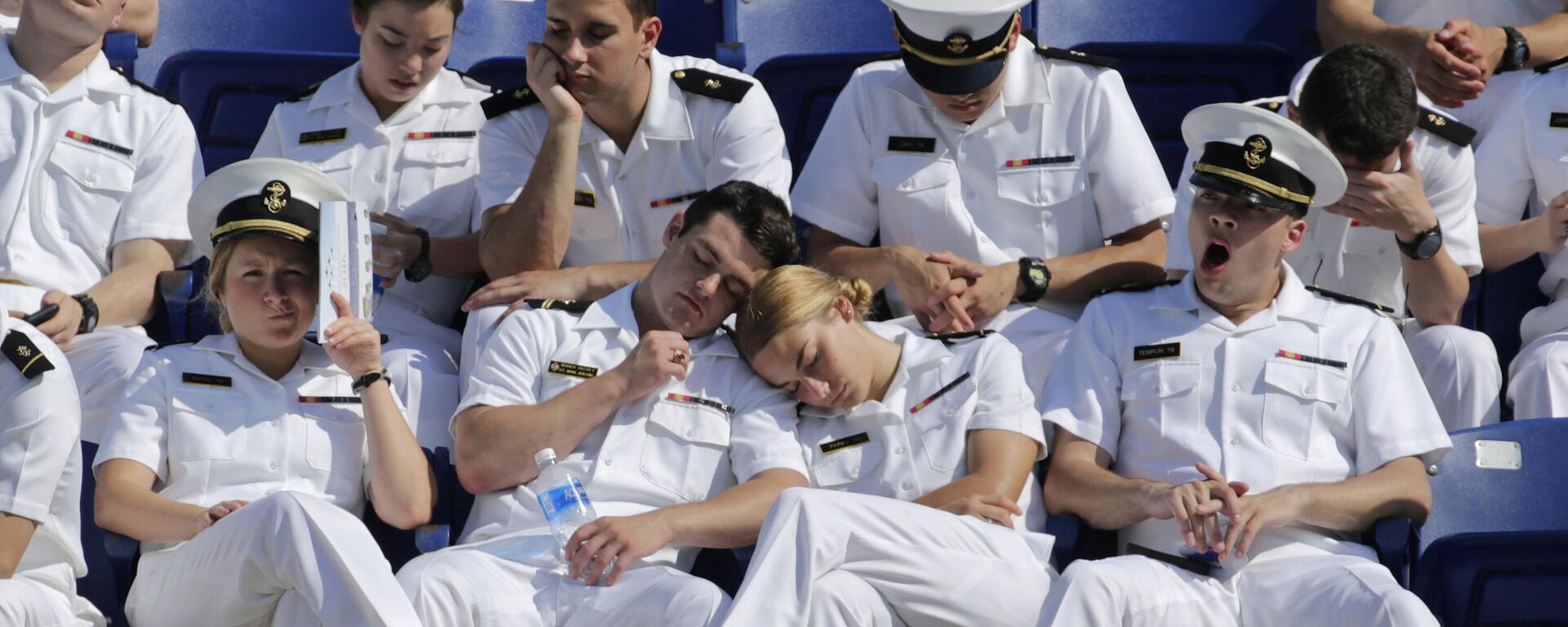 U.S. Naval Academy Midshipmen wait for the Academy's graduation and commissioning ceremony to begin Friday, May 27, 2016, in Annapolis, Md. - Sputnik International, 1920, 12.10.2024