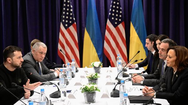 Ukrainian President Volodymyr Zelensky (L) and US Vice President Kamala Harris (R) as well as members of their delegations meet for talks at the Munich Security Conference (MSC) in Munich, southern Germany on February 17, 2024.  - Sputnik International