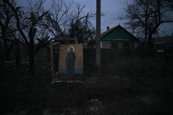 An Orthodox icon on the streets of Avdeyevka  - Sputnik International