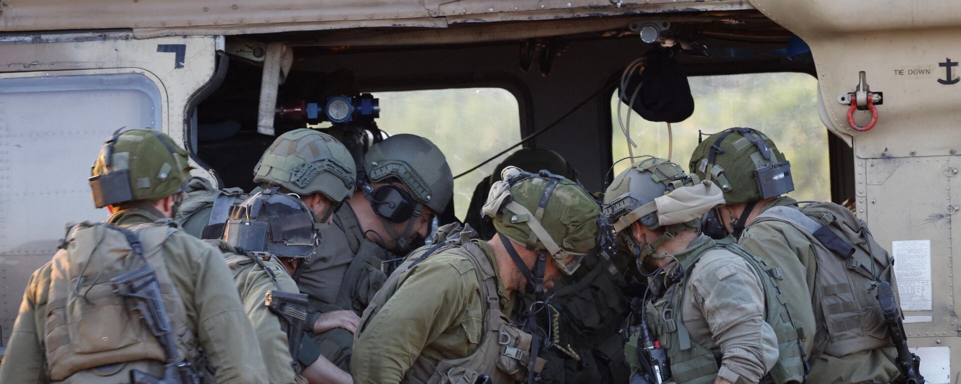 Israeli soldiers take part in a rescue exercise in Upper Galilee near the Lebanon border on February 7, 2024, amid ongoing battles between Israel and Palestinian Hamas militants in the Gaza Strip. - Sputnik International, 1920, 21.02.2024