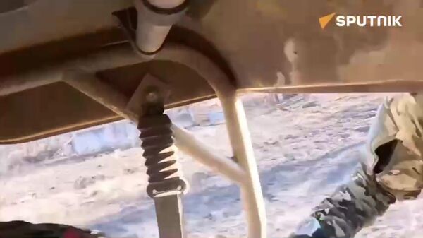 Russian soldiers dodge Ukrainian drone - Sputnik International