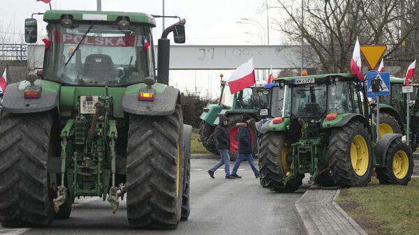 Polish farmers protesting against uncontrolled Ukrainian imports in the city of Minsk Mazowiecki, Poland - Sputnik International