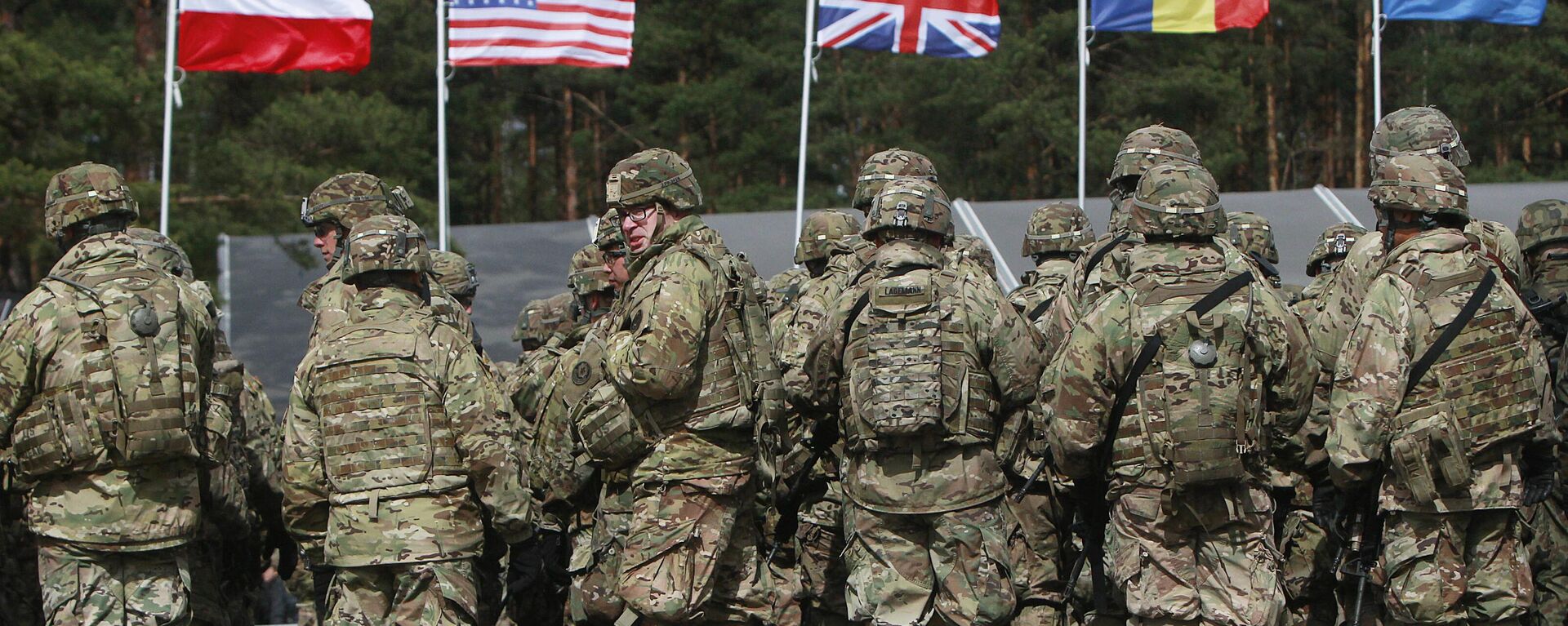 US troops, part of a NATO mission to enhance Poland's defence, are getting ready for an official welcoming ceremony in Orzysz, northeastern Poland, Thursday, April 13, 2017 - Sputnik International, 1920, 26.02.2024