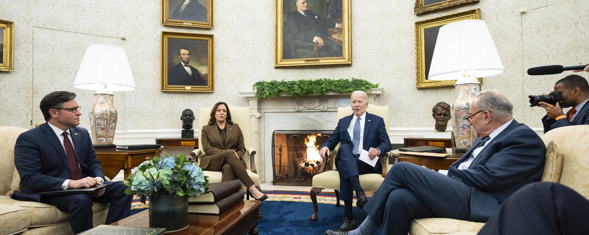 President Joe Biden speaks during a meeting with Congressional leaders in the Oval Office of the White House, Tuesday, Feb. 27, 2024, in Washington. From left, Speaker of the House Mike Johnson of La., Vice President Kamala Harris, Biden, and Senate Majority Leader Sen. Chuck Schumer of N.Y.  - Sputnik International, 1920, 28.02.2024