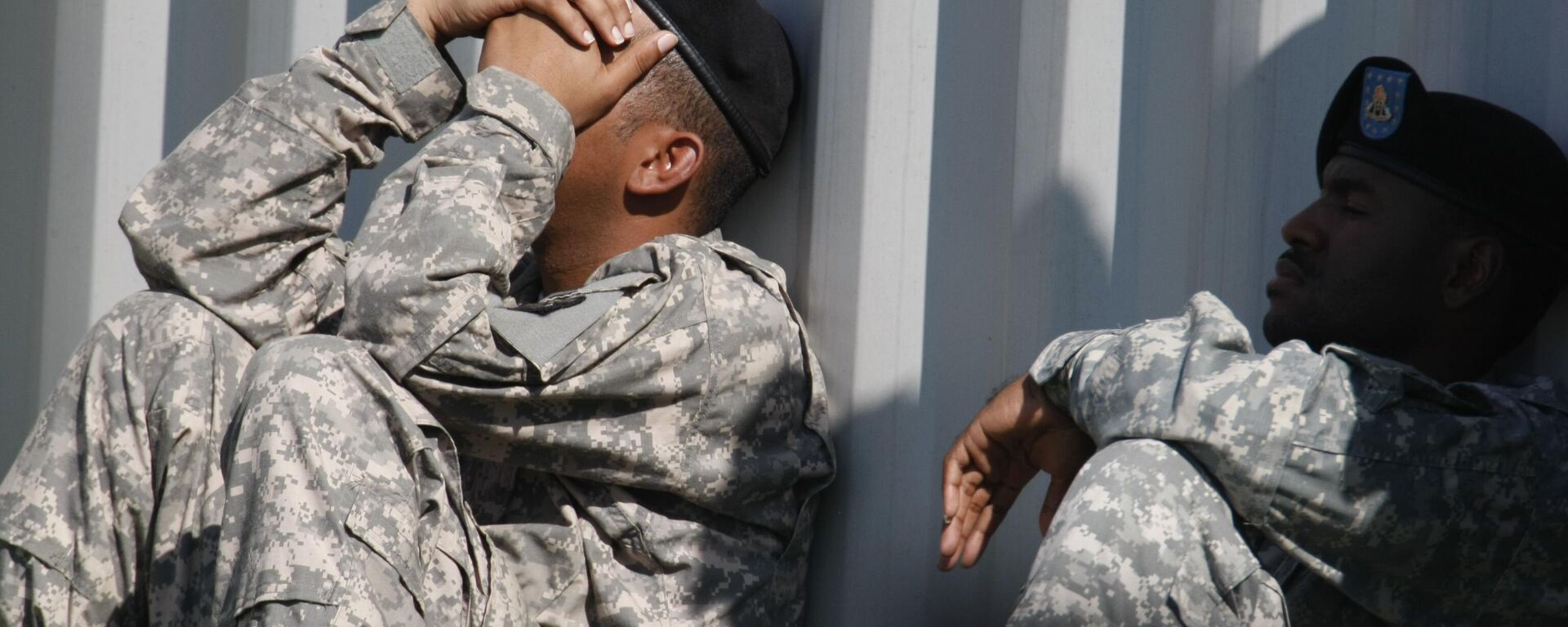 An unidentified army soldier looks emotional during a memorial service at Fort Hood, Texas, Tuesday, Nov. 10, 2009, where President Barack Obama spoke - Sputnik International, 1920, 21.09.2024