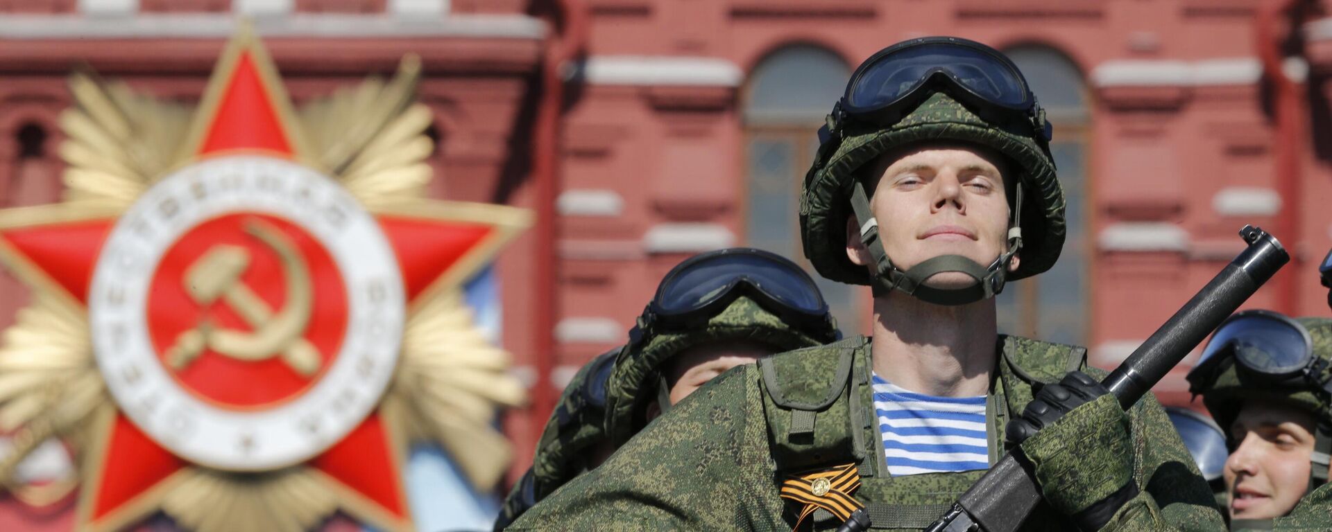 Russian soldiers march during the Victory Day military parade marking 71 years after the victory in WWII in Red Square in Moscow, Russia, Monday, May 9, 2016 - Sputnik International, 1920, 07.05.2024